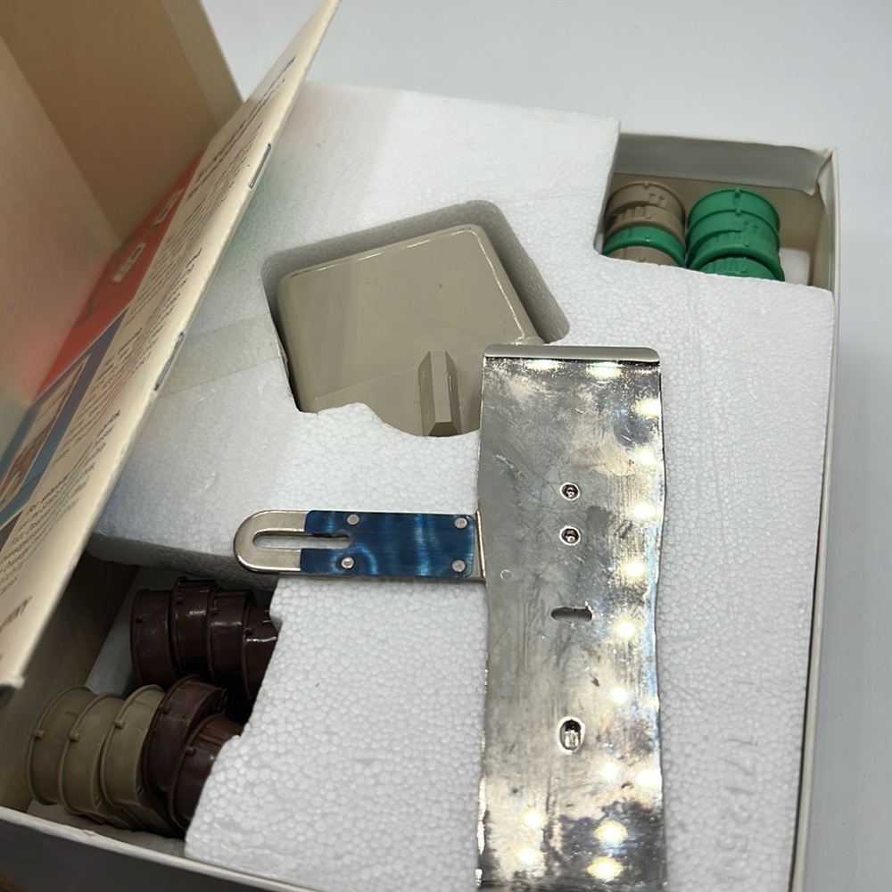Singer Professional Buttonholder - Picture 5 of 5